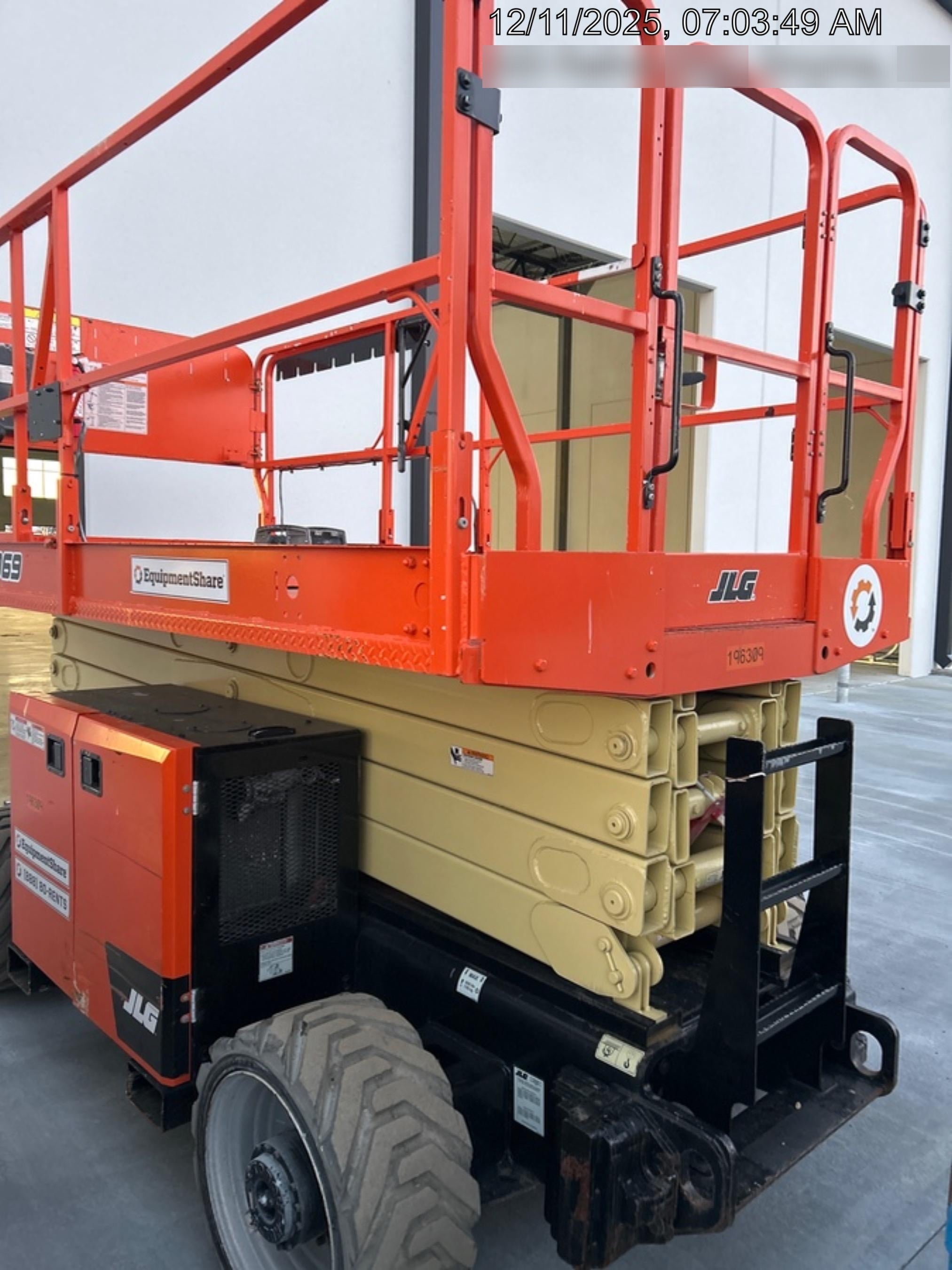 2021 JLG RT4069
