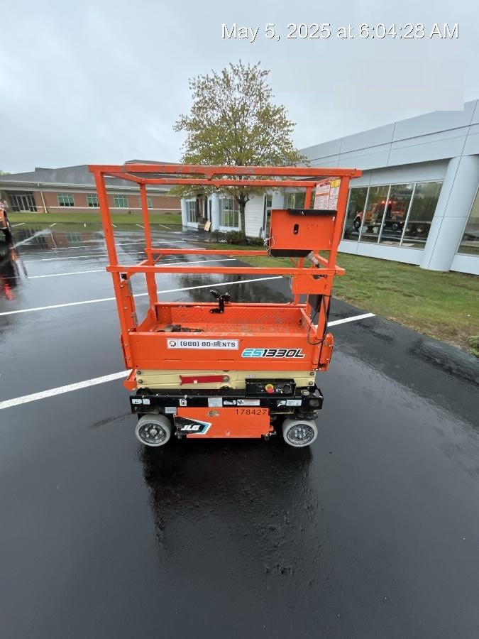2021 JLG ES1330L
