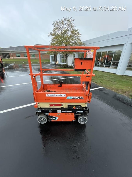 2021 JLG ES1330L