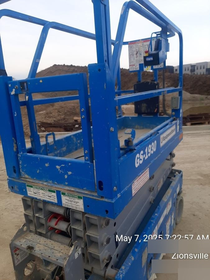 2020 Genie GS-1930 Solid Non Marking Tires, Beacon, Folding rails with half height swing gate