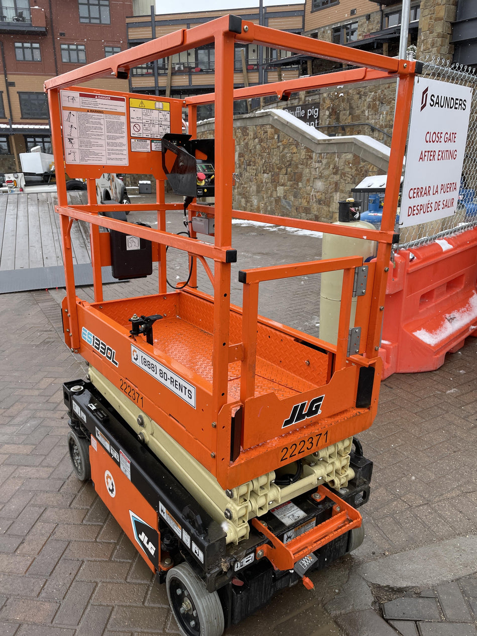 2022 JLG ES1330L