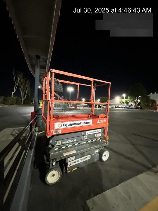 2020 Skyjack SJIII-3219 Solid NM Tires, Half height spring hinged entry gate, Dual Beacons, 800W Inverter