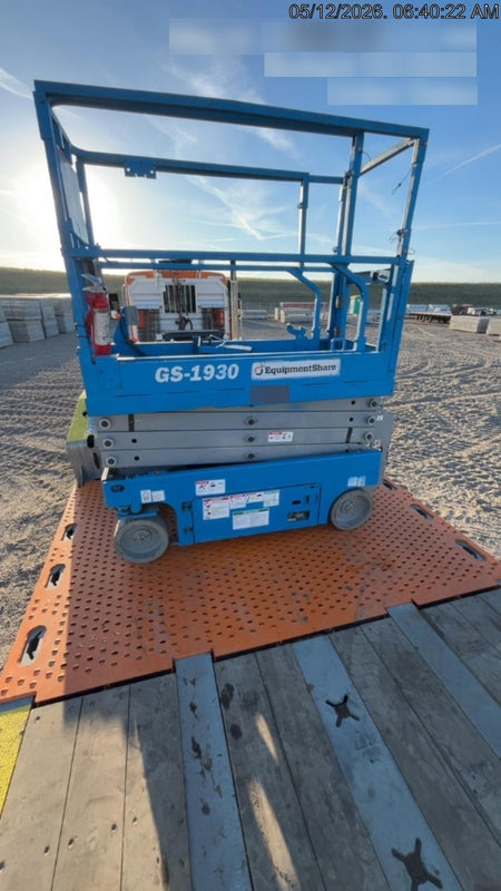 2020 Genie GS-1930 Solid Non Marking Tires, Beacon, Folding rails with half height swing gate, 800W Inverter
