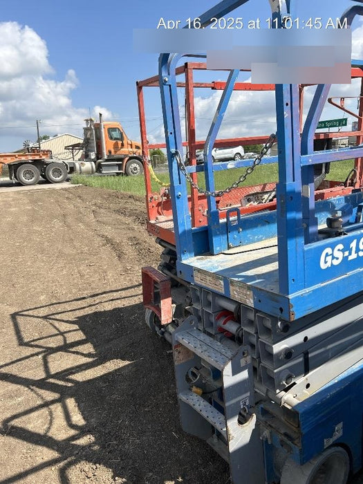 2019 Genie GS-1930 Fixed rails with chain Entry