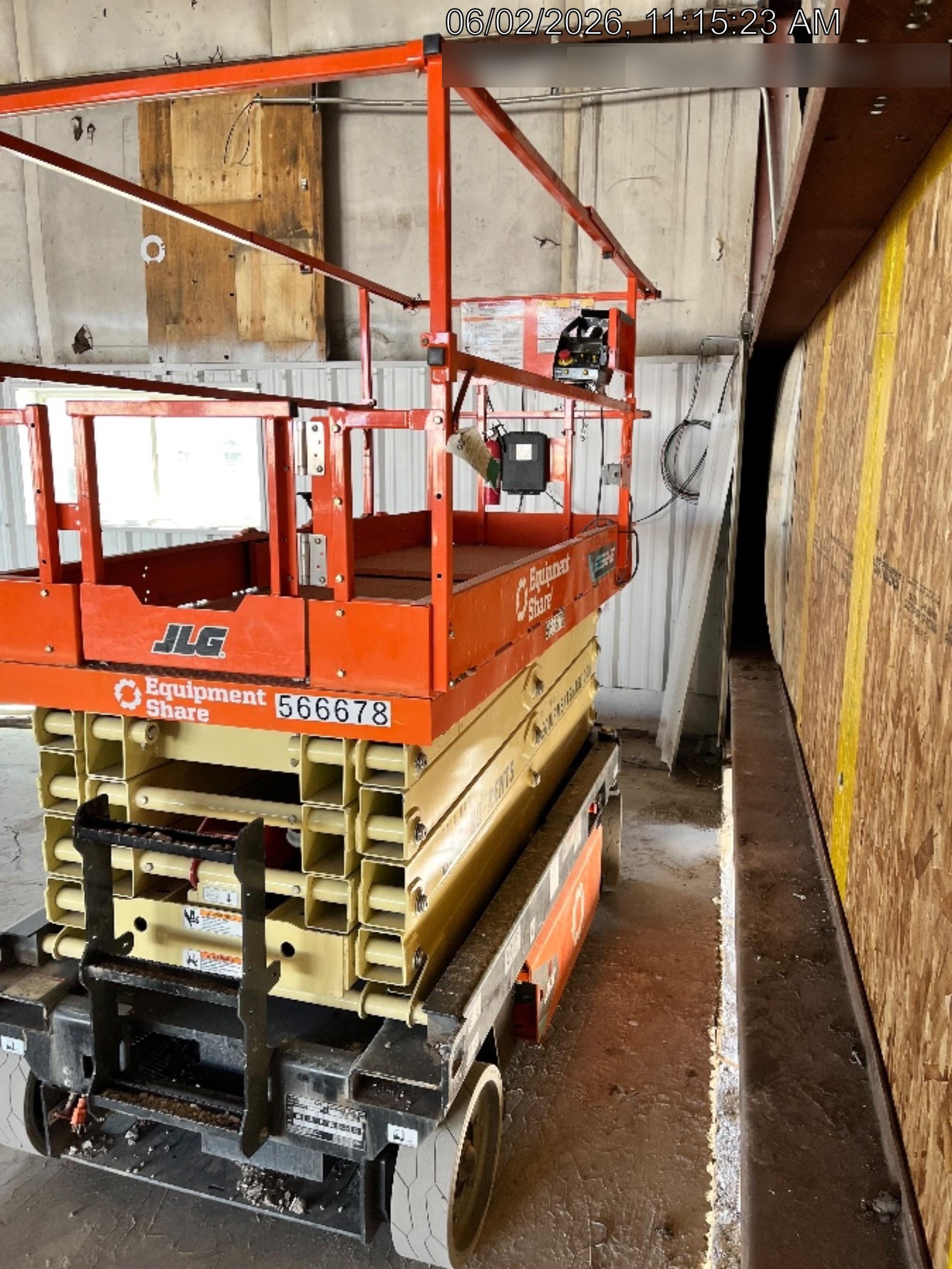 2025 JLG ES3246