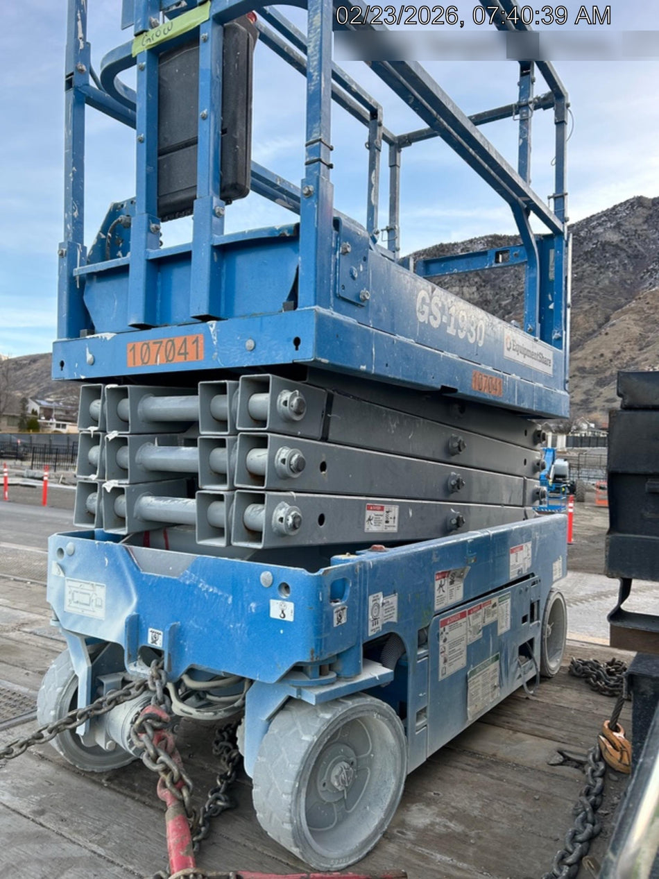 2020 Genie GS-1930 Solid Non Marking Tires, Beacon, Folding rails with half height swing gate, 800W Inverter