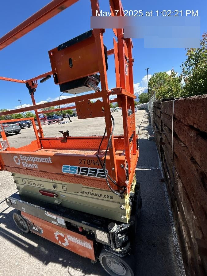 2022 JLG ES1932