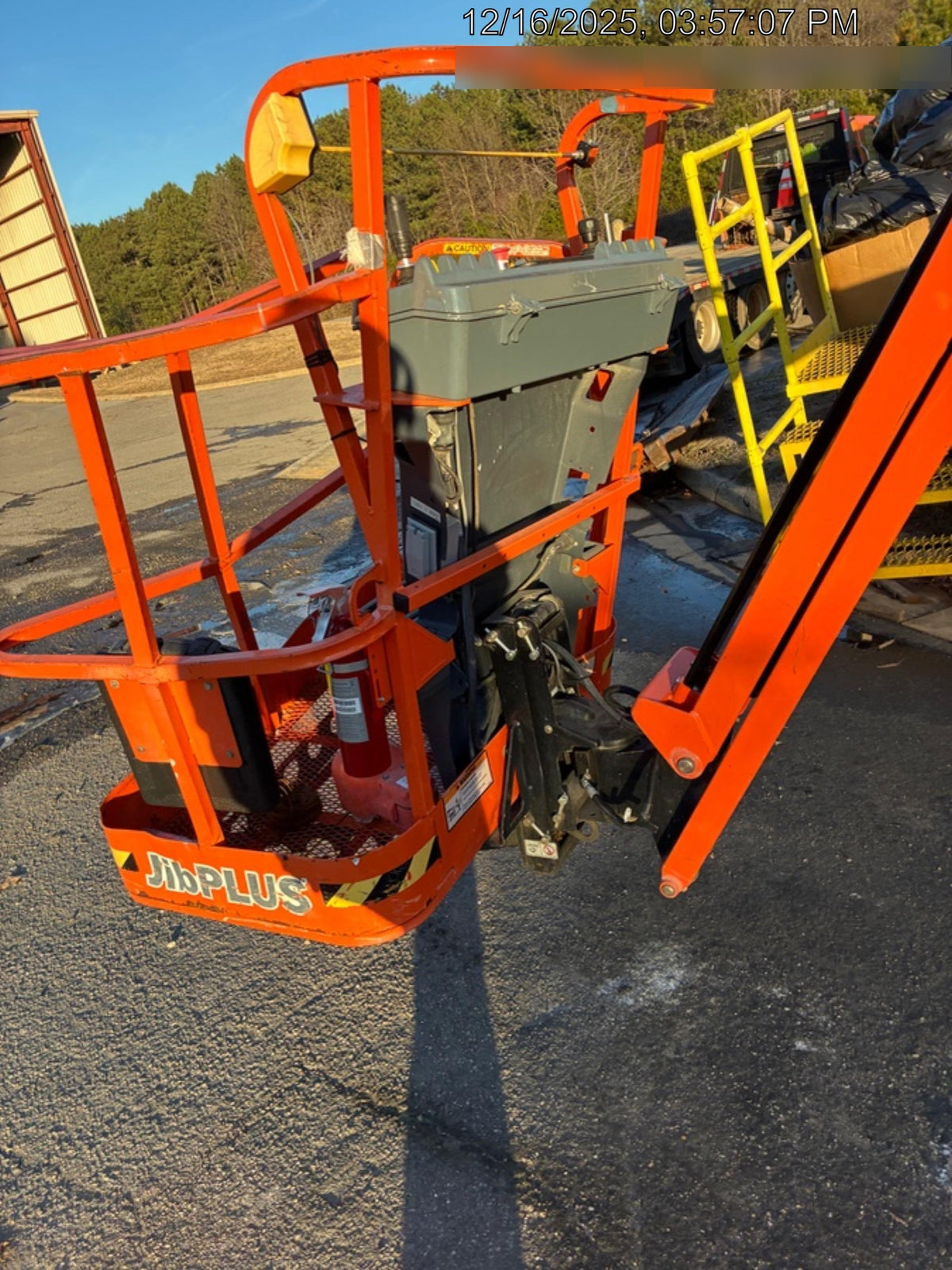 2022 JLG E300AJP