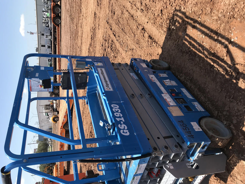 2019 Genie GS-1930 Fixed rails with chain Entry