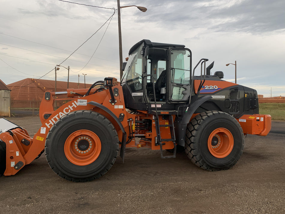 2022 HITACHI ZW220-6