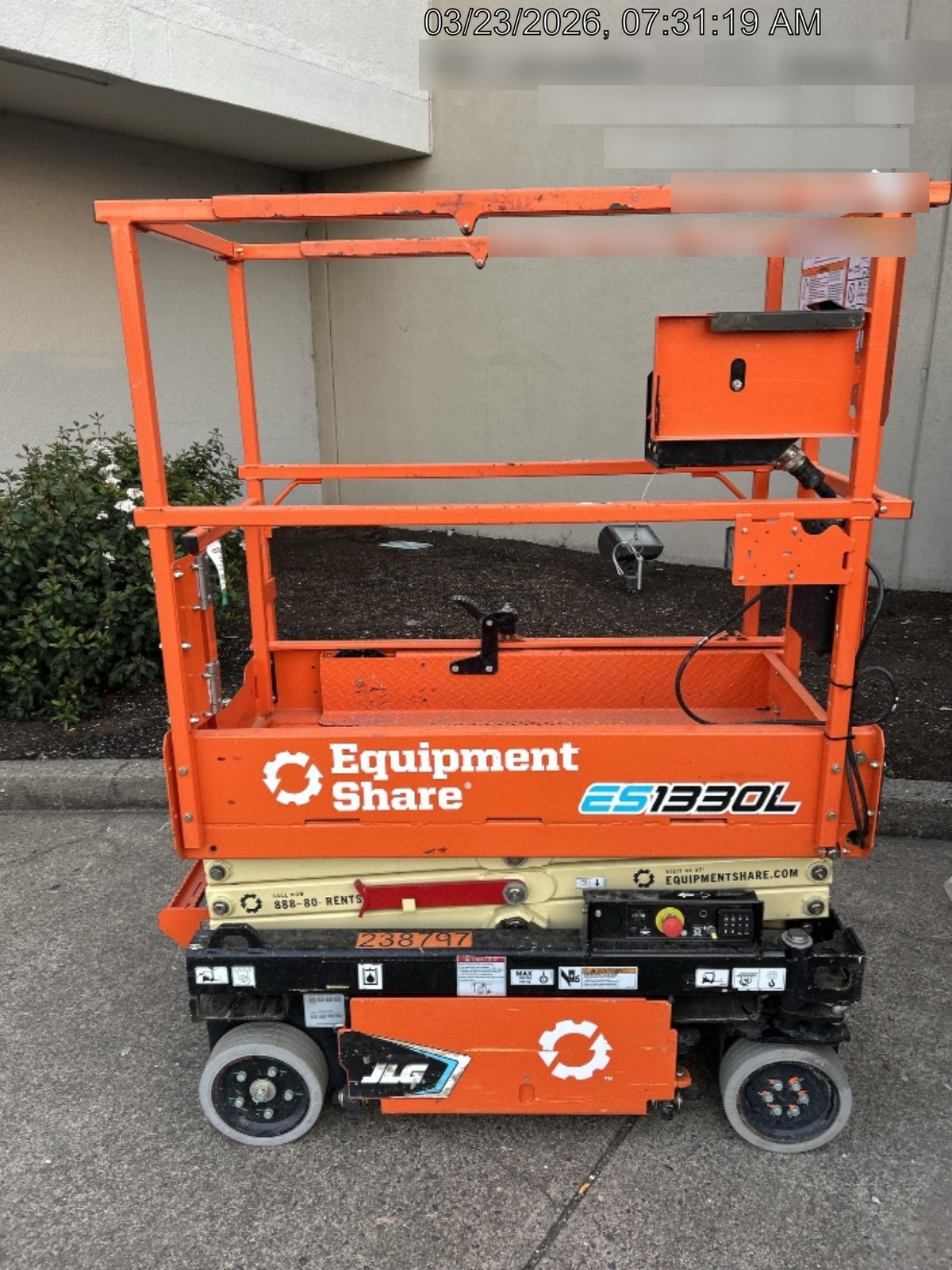 2022 JLG ES1330L