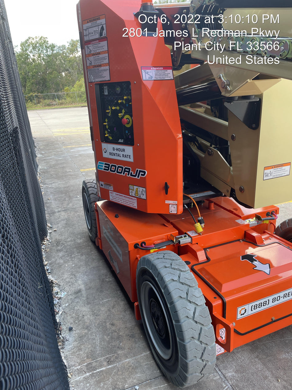 2022 JLG E300AJP