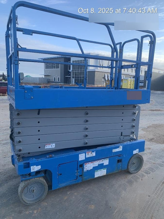 2019 Genie GS-4047 Folding rails with half height swing gate