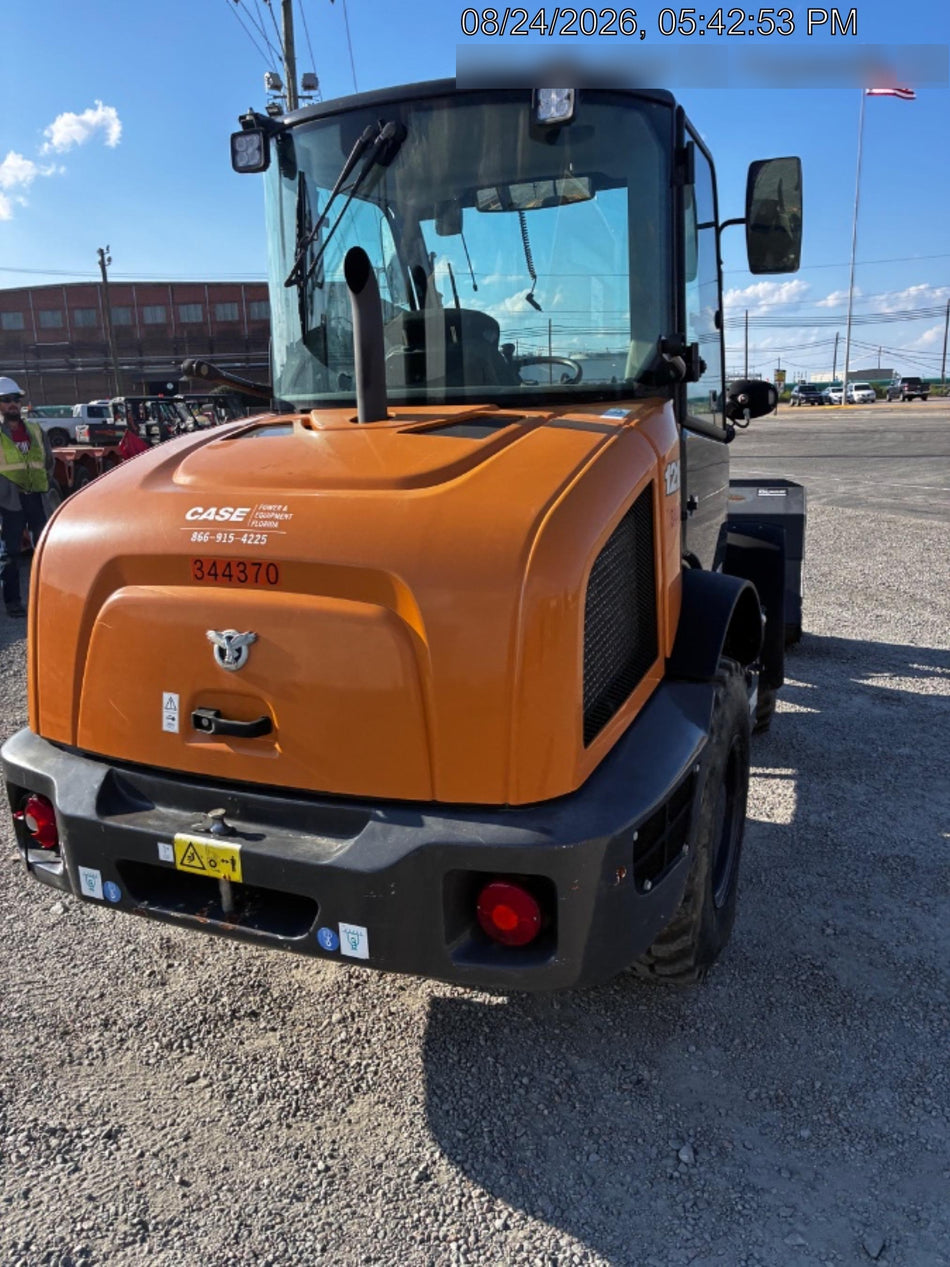 2023 CASE 121F