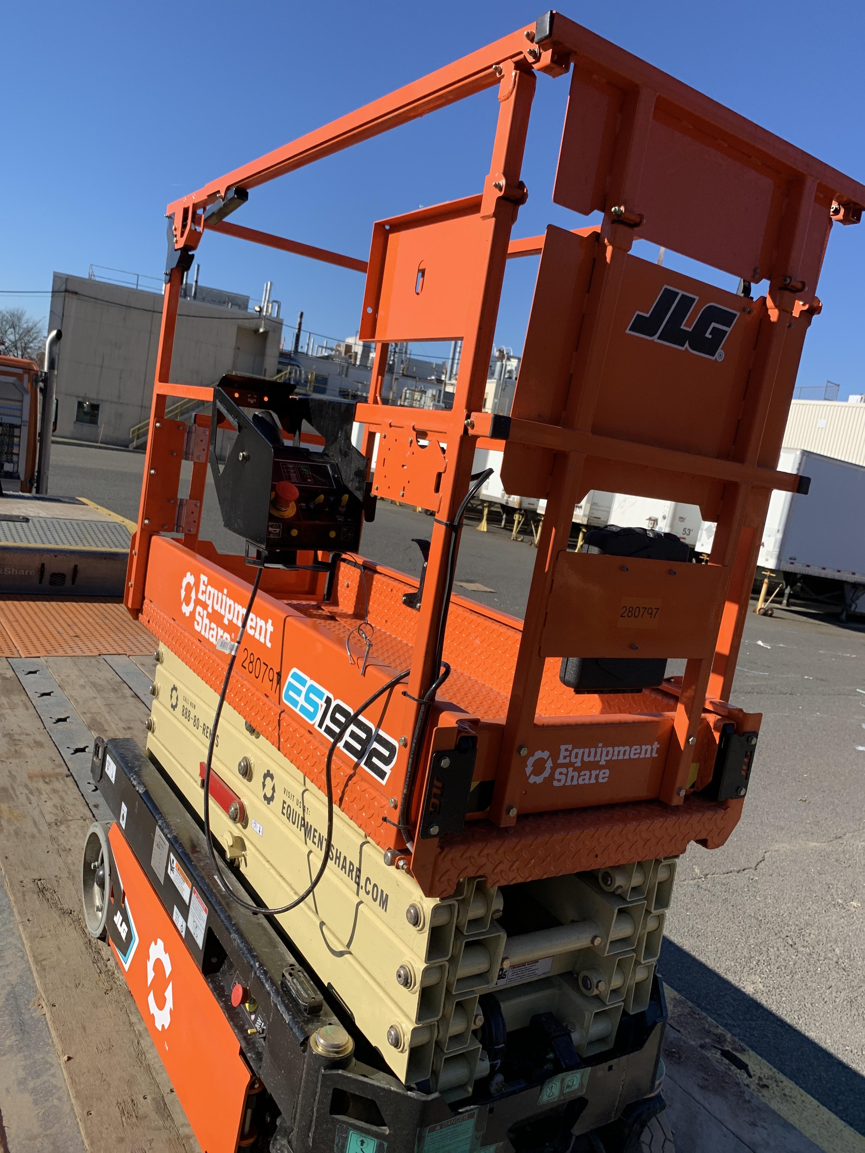 2022 JLG ES1932