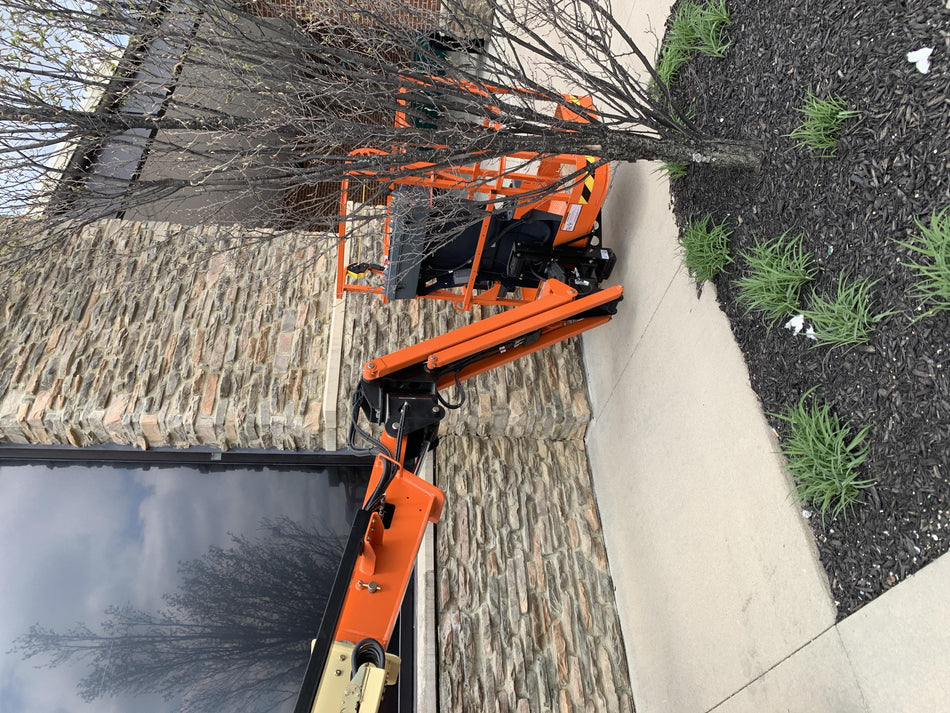2021 JLG E300AJP