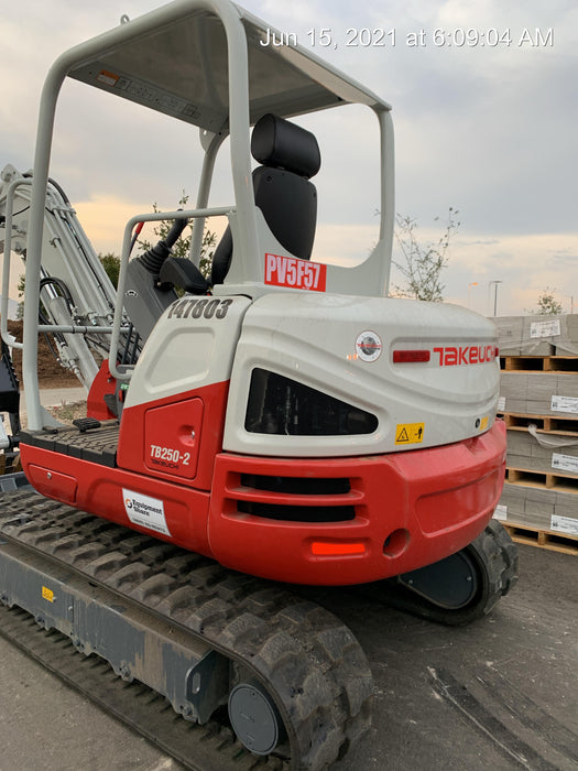 2021 TAKEUCHI TB250-2