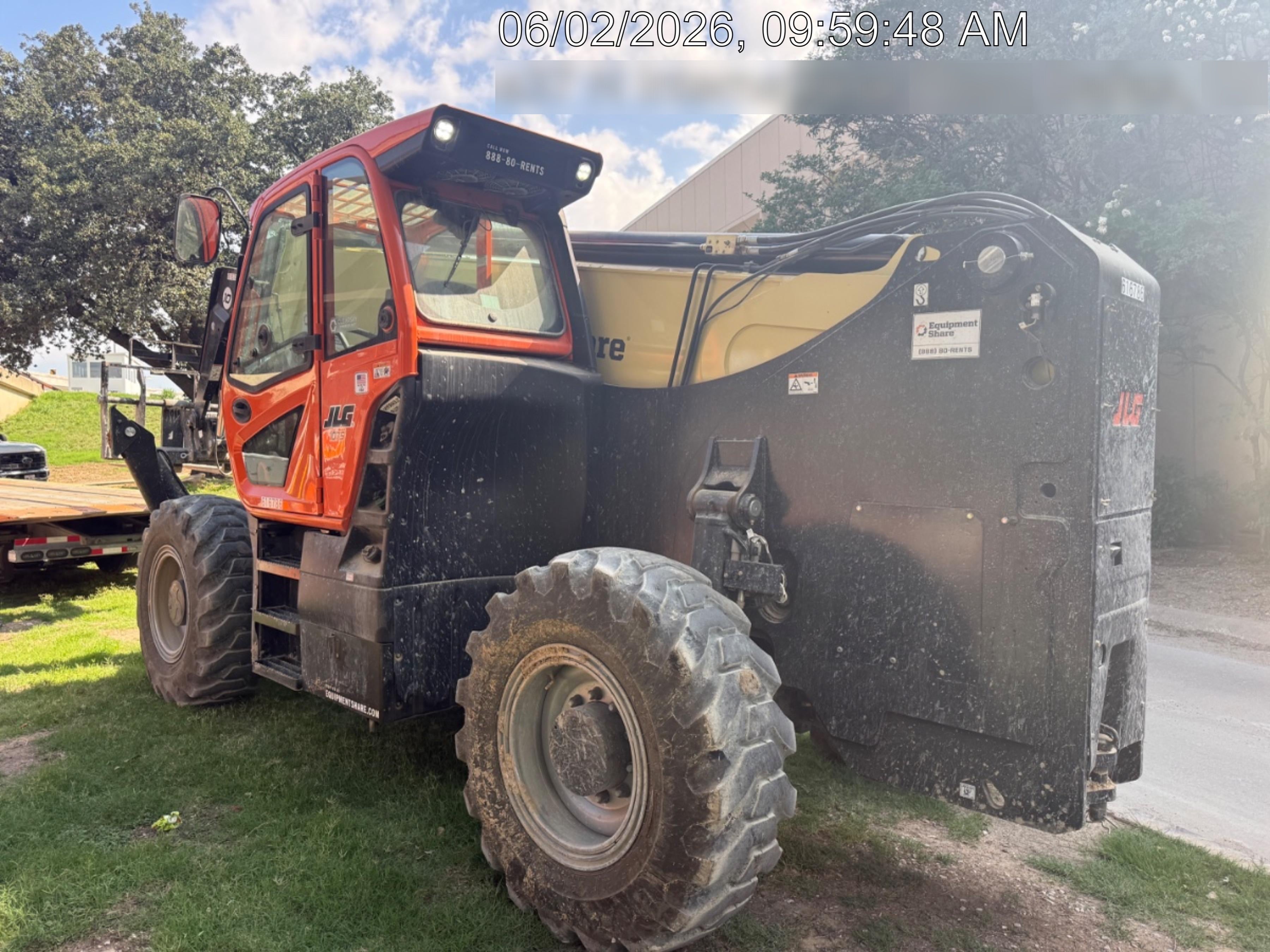 2025 JLG 1075