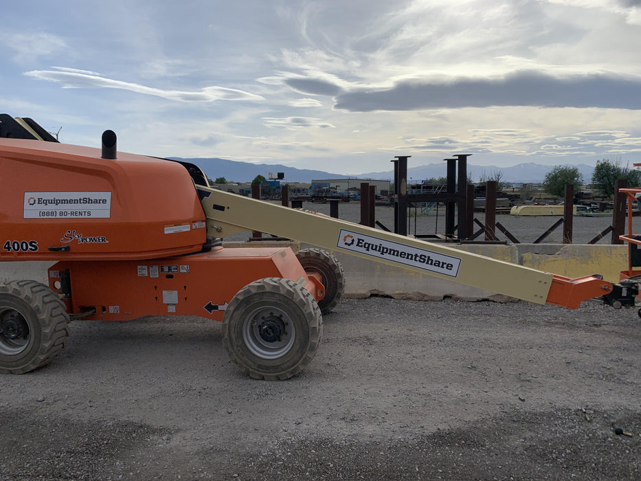 2019 JLG 400S