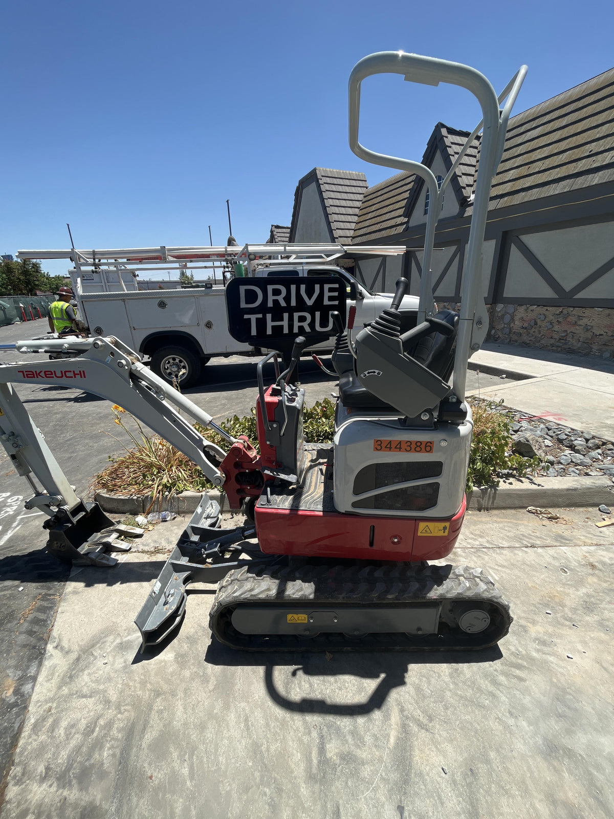 2023 TAKEUCHI TB210R