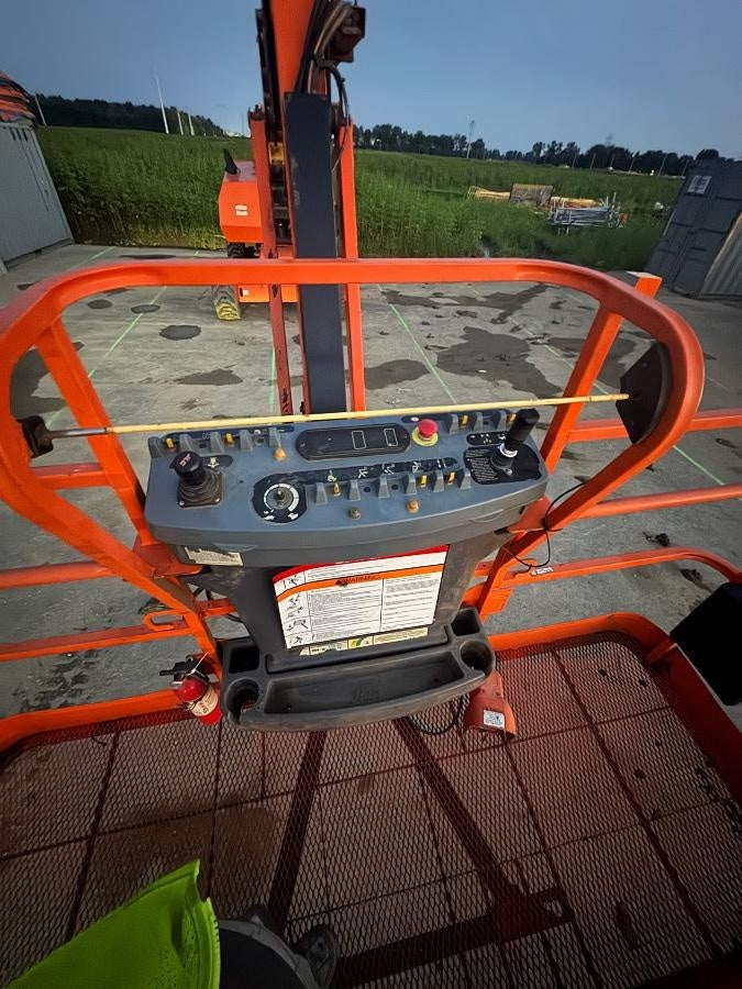 2022 JLG 860SJ