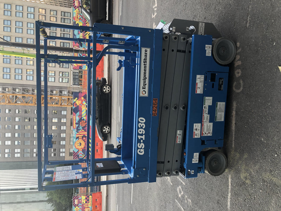 2020 Genie GS-1930 Solid Non Marking Tires, Beacon, Folding rails with half height swing gate, 800W Inverter