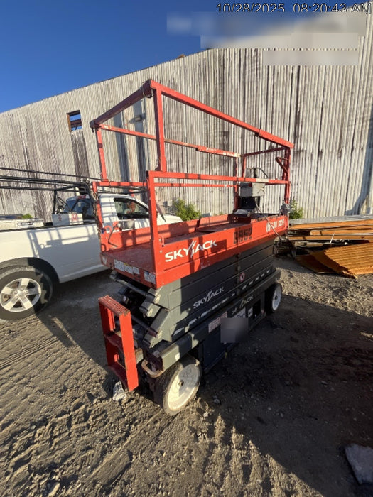 2018 Skyjack SJIII-3226 Skyjack SJIII3226 Scissor Lift w/Trojan Batteries