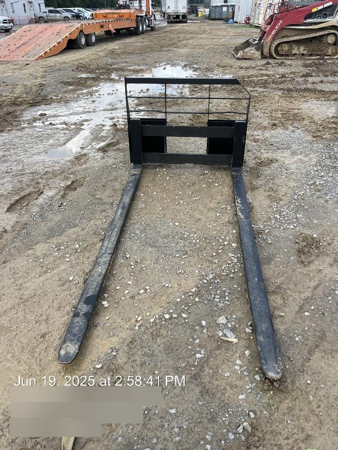 2025 ARROW MATERIAL HANDLING F5100CB - 72"