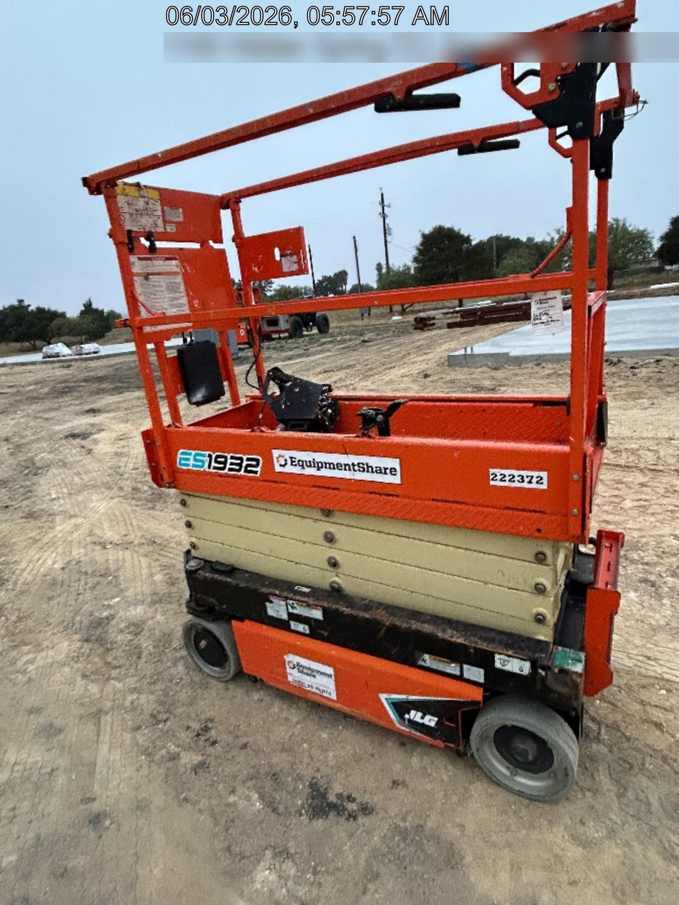 2022 JLG ES1932