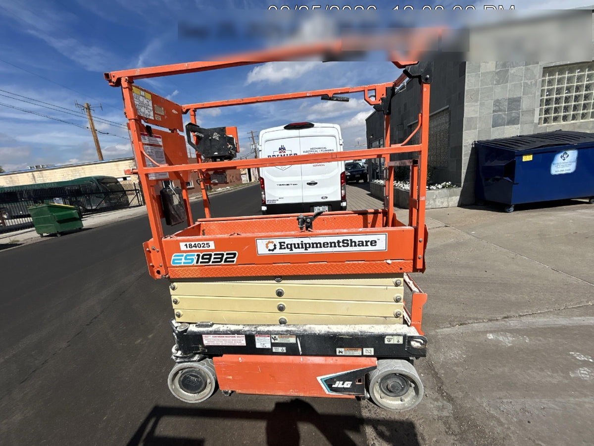 2021 JLG ES1932