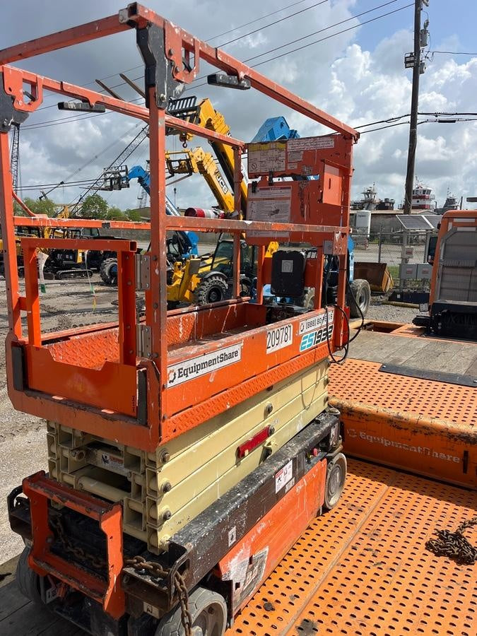 2022 JLG ES1932