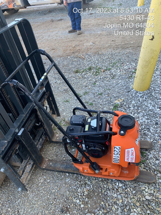 2022 Multiquip MVC88VTHW Plate Compactor, 20", w/Water Tank, Honda GX160