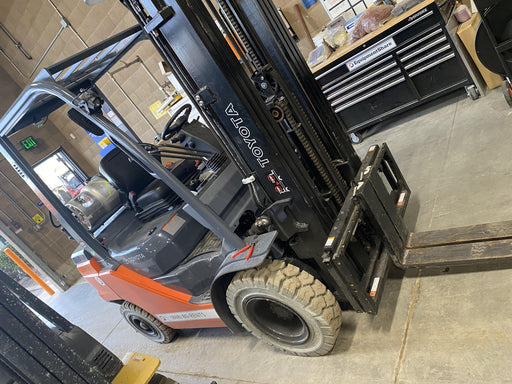 2022 TOYOTA 8FGU25 LP w/ Scale