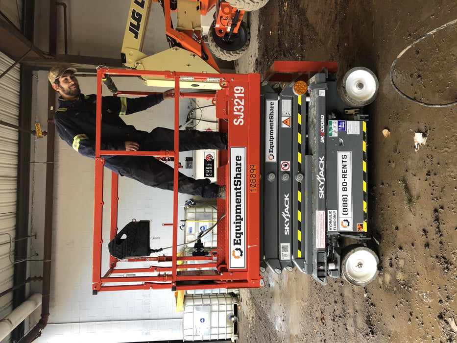 2020 Skyjack SJIII-3219 Solid NM Tires, Half height spring hinged entry gate, Dual Beacons, 800W Inverter