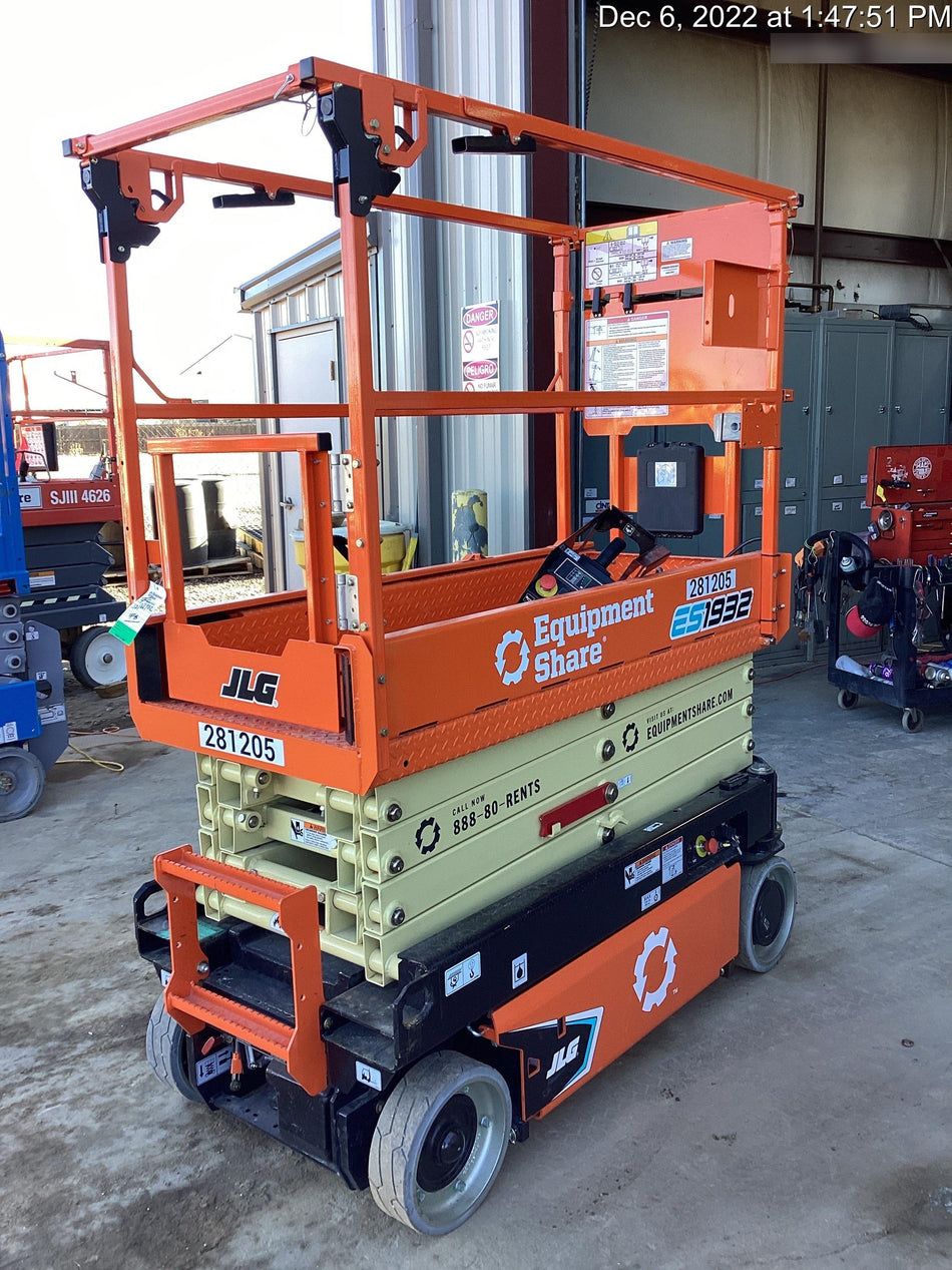 2022 JLG ES1932