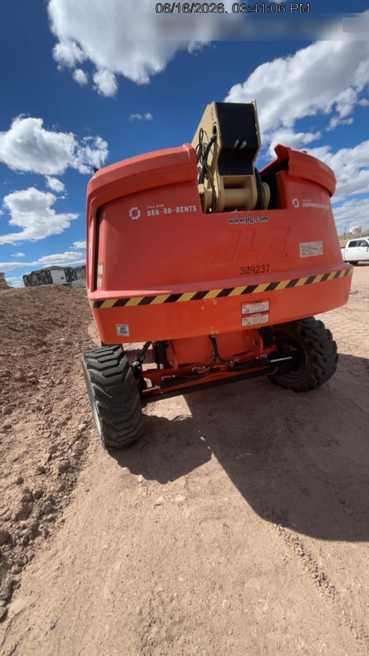 2023 JLG 660SJ