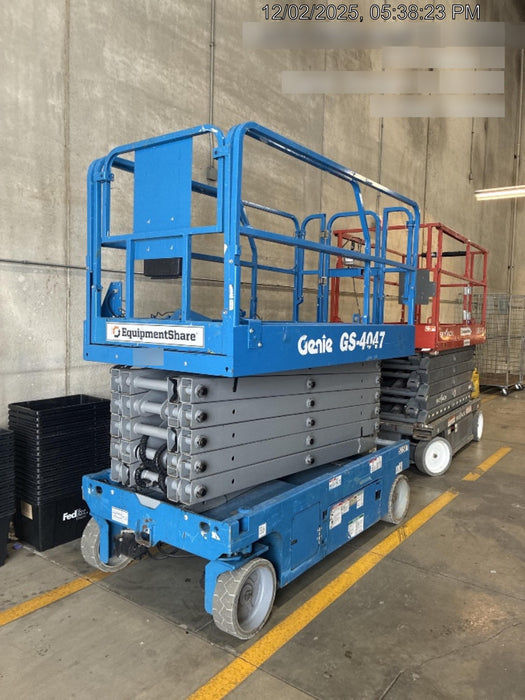 2019 Genie GS-4047 Folding rails with half height swing gate