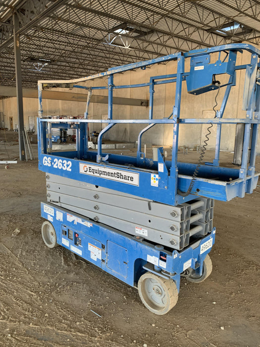 2019 Genie GS-2632 Folding rails with half height swing gate