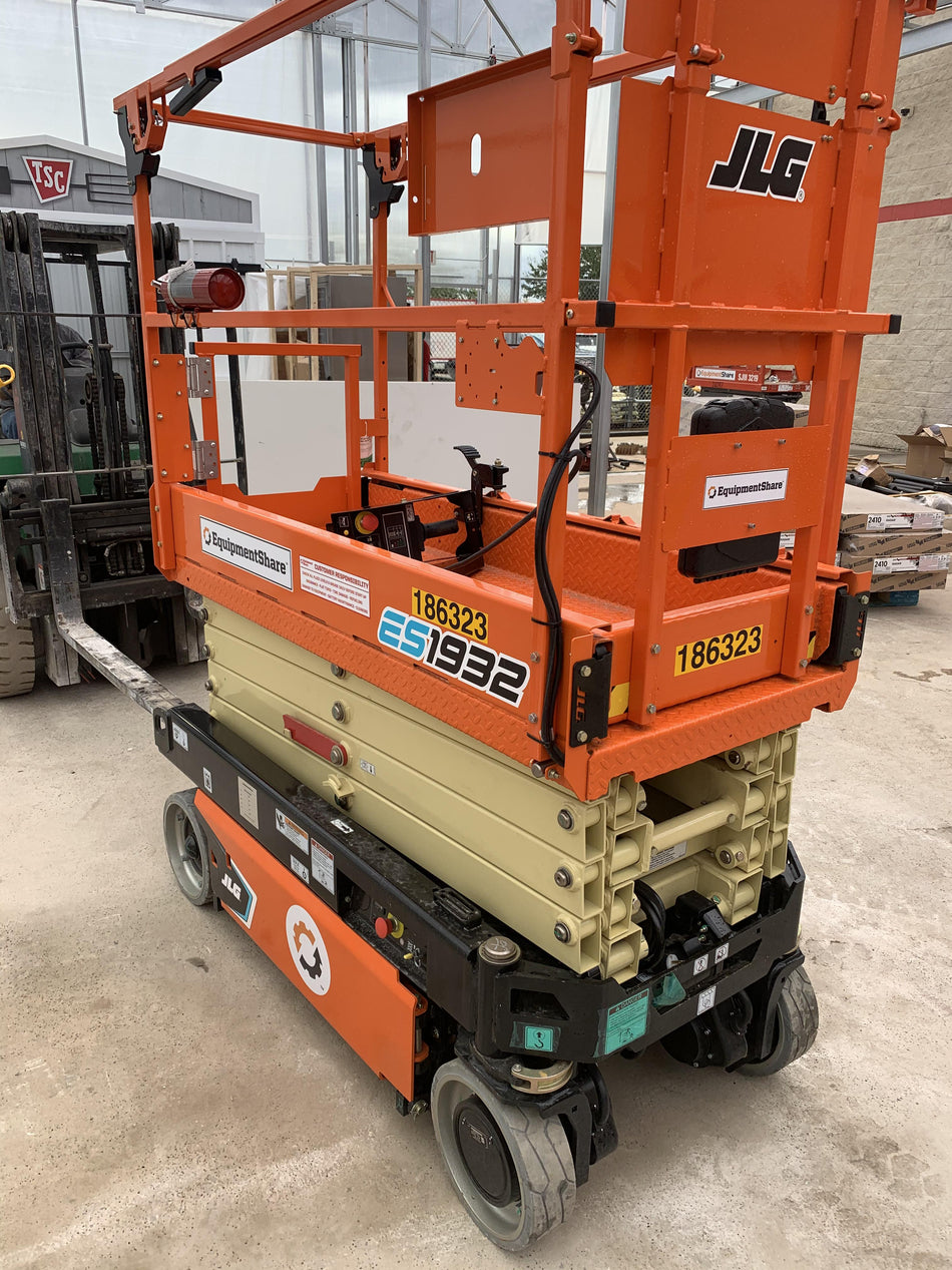 2021 JLG ES1932