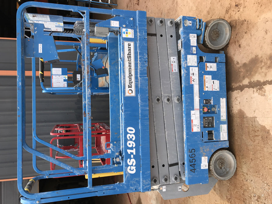 2019 Genie GS-1930 Fixed rails with chain Entry
