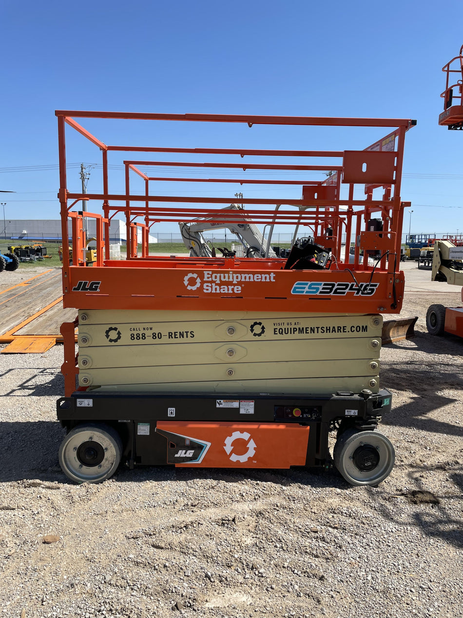 2022 JLG ES3246