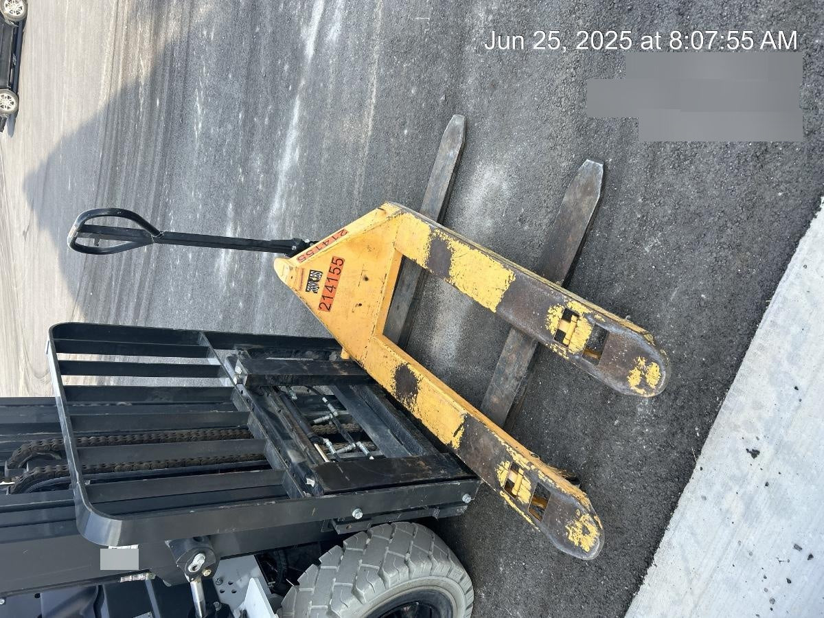 2022 CROWN 5,500lb Manual Pallet Jack - Crown