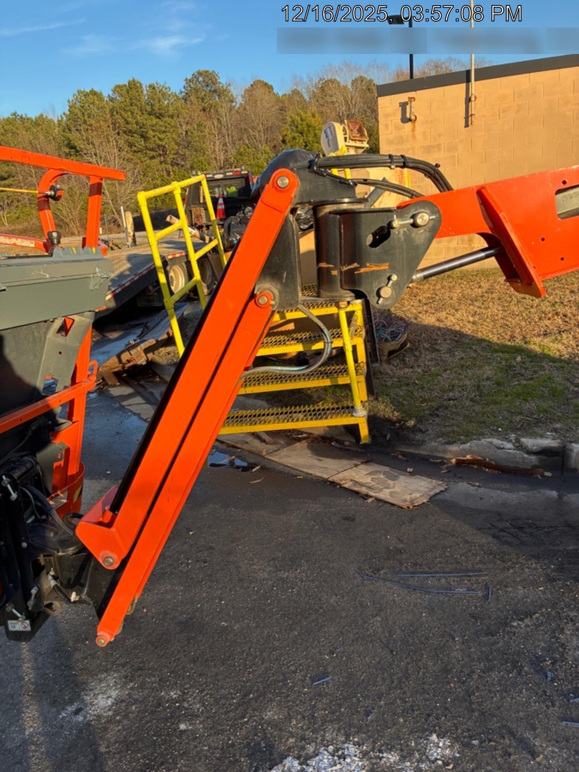 2022 JLG E300AJP