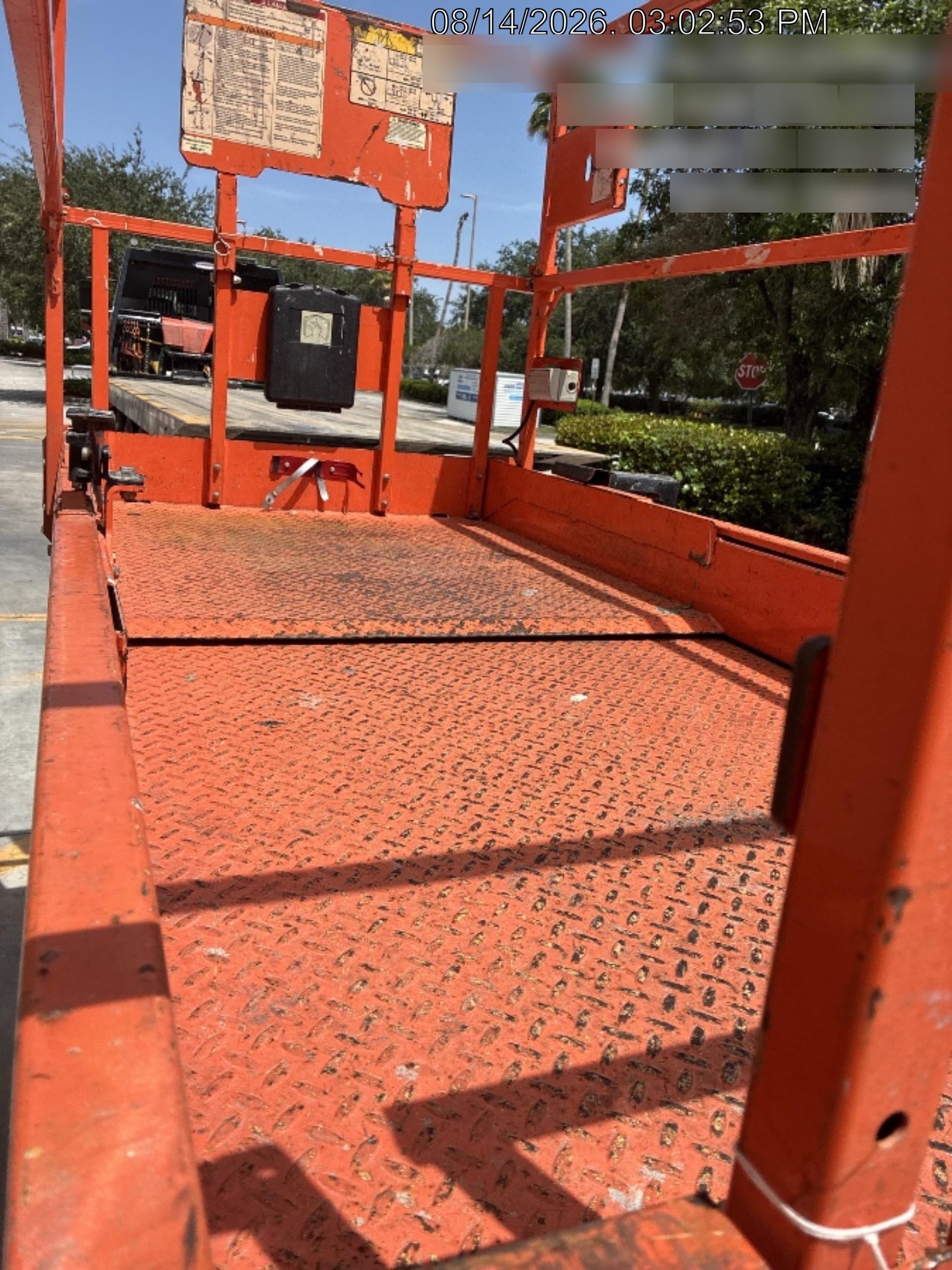 2023 JLG ES3246