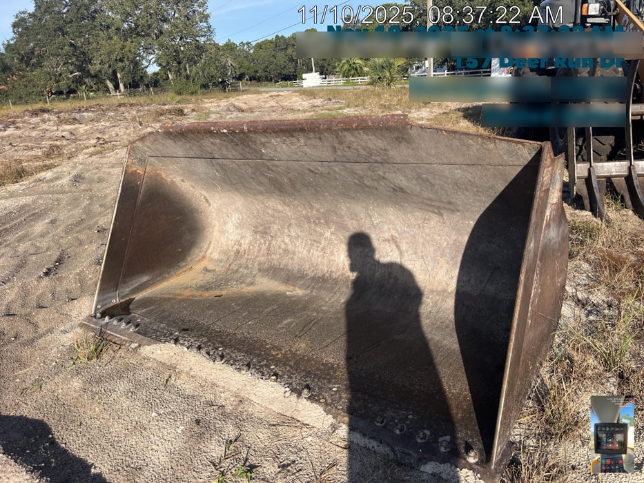 2017 Case 621G CLOSED CAB, JRB 416 STYLE HYD COUPLER