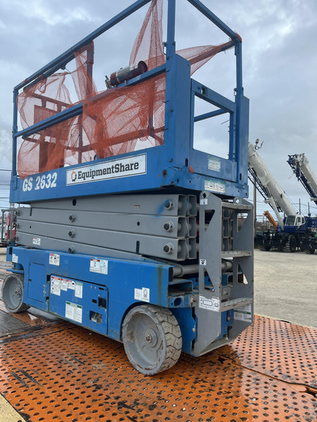 2019 Genie GS-2632 Folding rails with half height swing gate