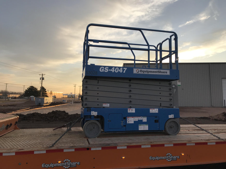 2019 Genie GS-4047 Folding rails with half height swing gate