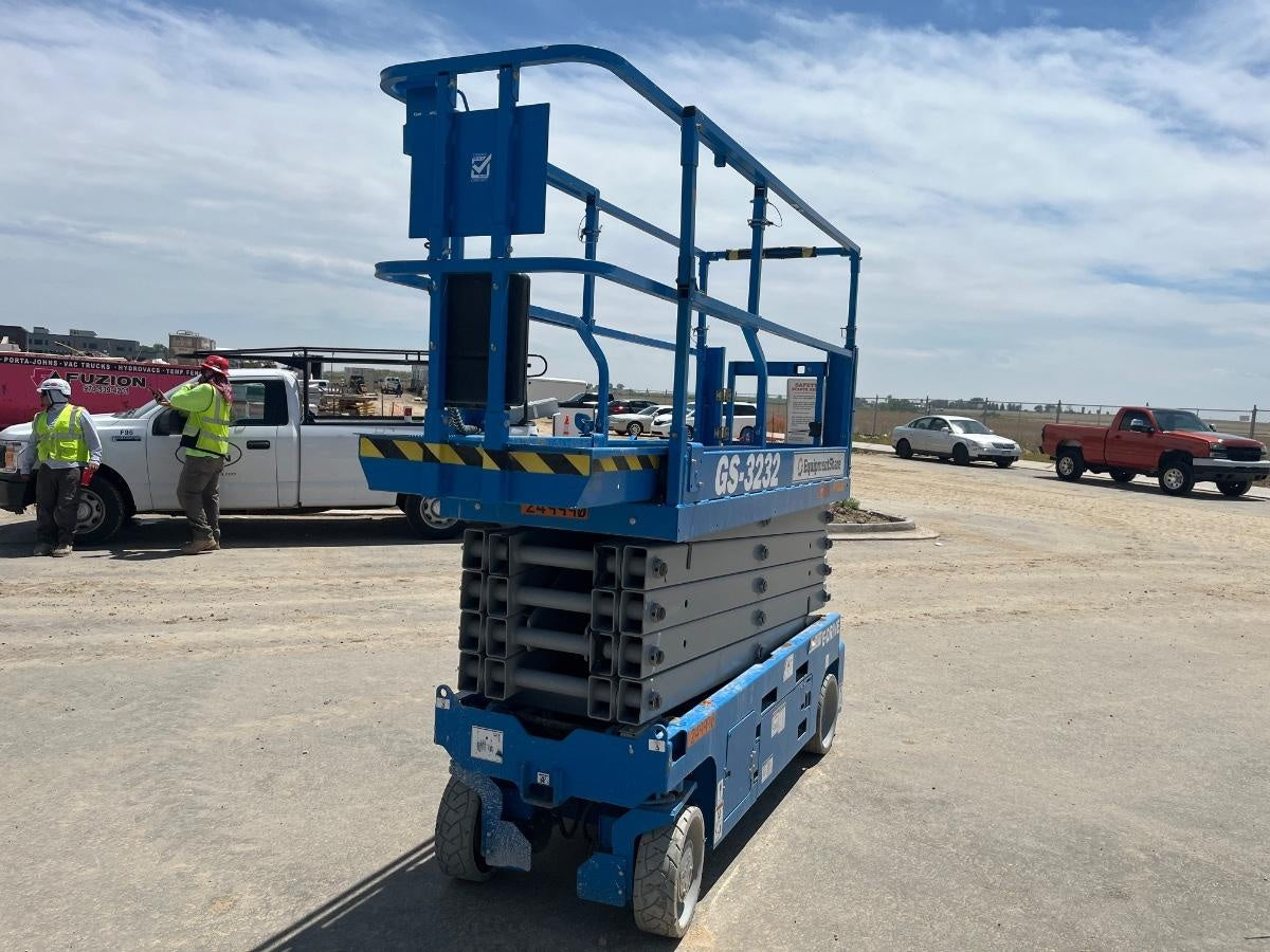 2022 GENIE GS-3232