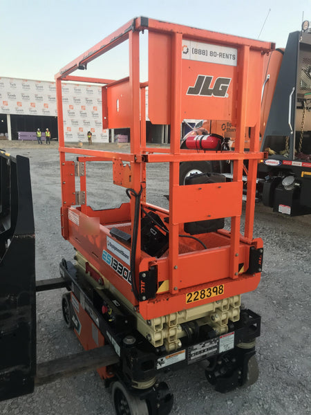 2022 JLG ES1330L