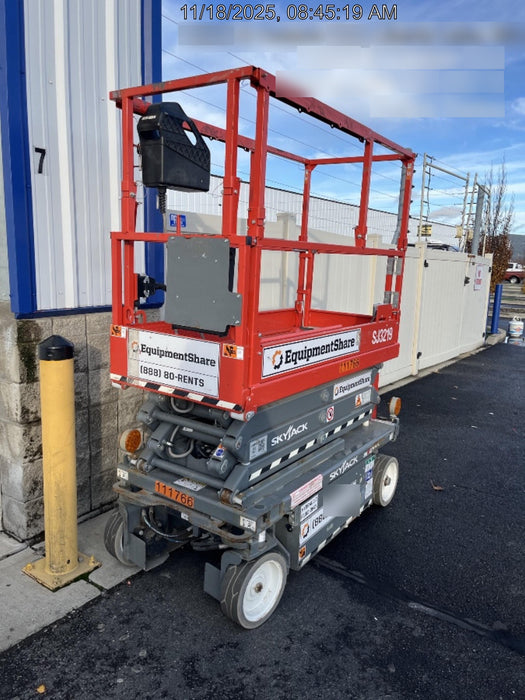 2020 Skyjack SJIII-3219 Solid NM Tires, Half height spring hinged entry gate, Dual Beacons, 800W Inverter